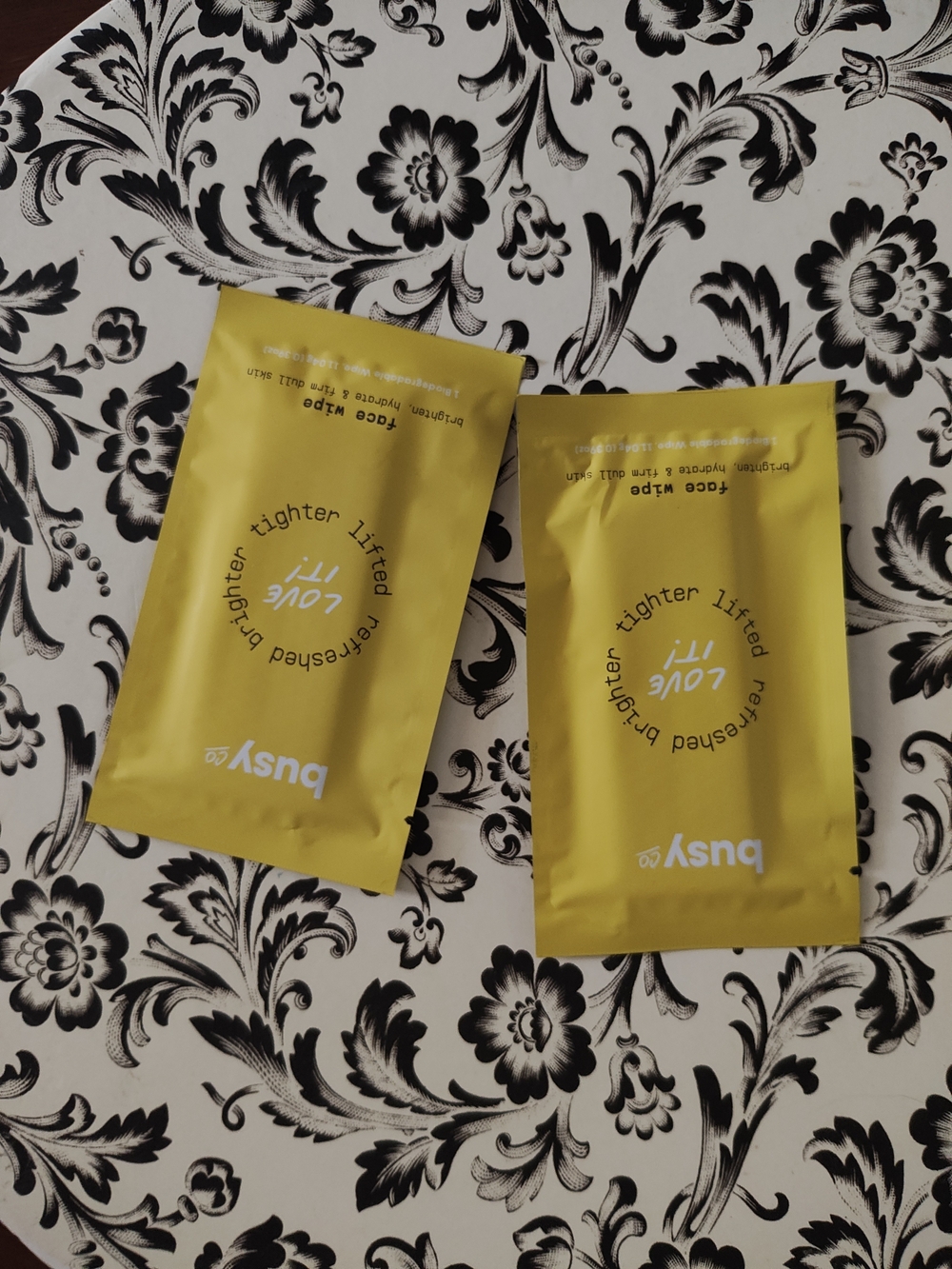 Busyy Co. Glow Face Wipes